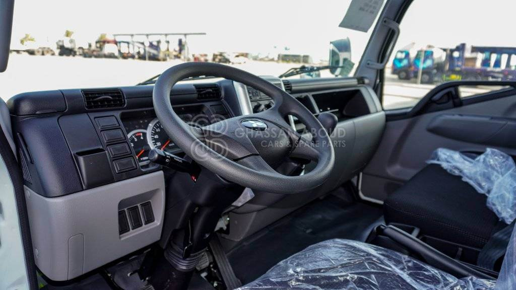Interior photo 2: Cab chassis truck MITSUBISHI CANTER CHASSIS PAYLOAD 5 TON APPROX SINGLE CAB WITH A/C 4X2 LIGHT DUTY MY2024