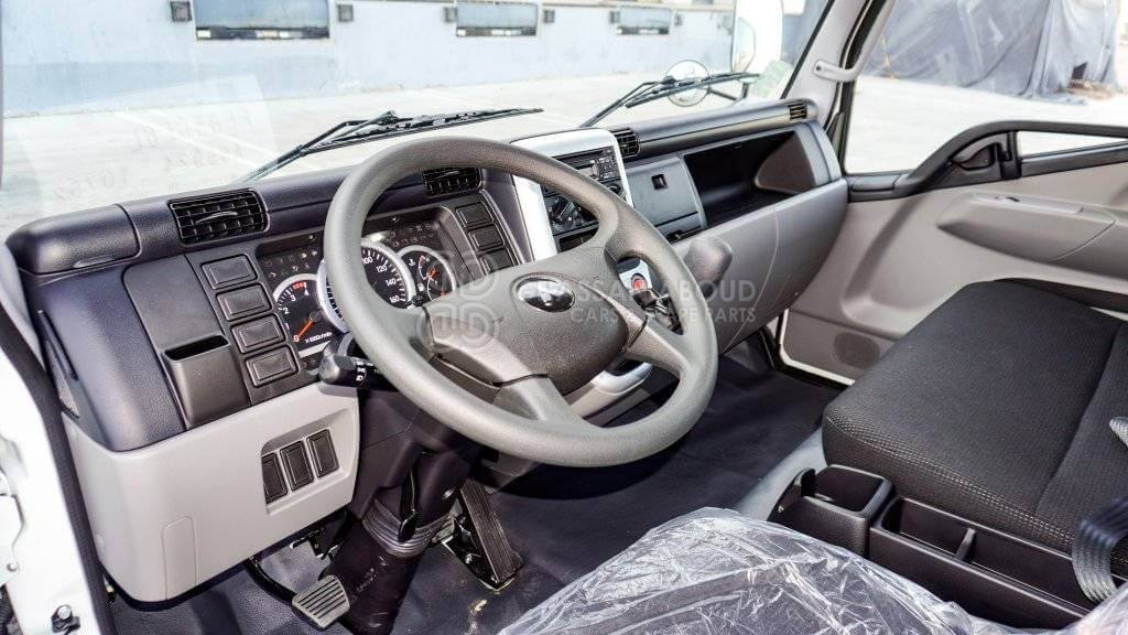 Interior photo 4: Cab chassis truck MITSUBISHI CANTER CHASSIS PAYLOAD 5 TON APPROX SINGLE CAB WITH A/C 4X2 LIGHT DUTY MY2024