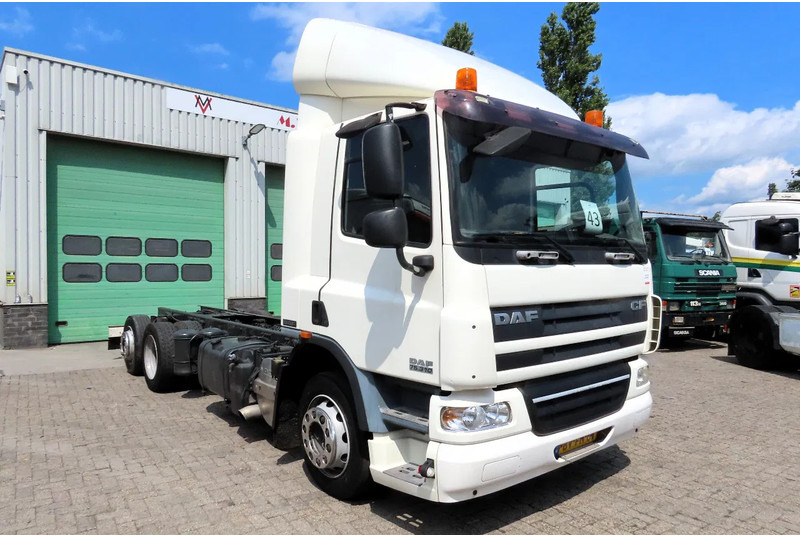 DAF CF 75.310 6x2 , DUTCH TRUCK, 4.20 wheelbasis - Cab chassis truck: picture 2 DAF CF 75.310 6x2 , DUTCH TRUCK, 4.20 wheelbasis - Cab chassis truck: picture 2