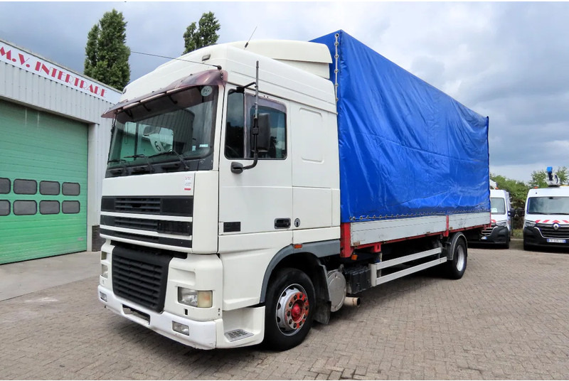 DAF XF 95.430 Manual diesel injection! Manual gearbox! - Curtainsider truck: picture 2 DAF XF 95.430 Manual diesel injection! Manual gearbox! - Curtainsider truck: picture 2
