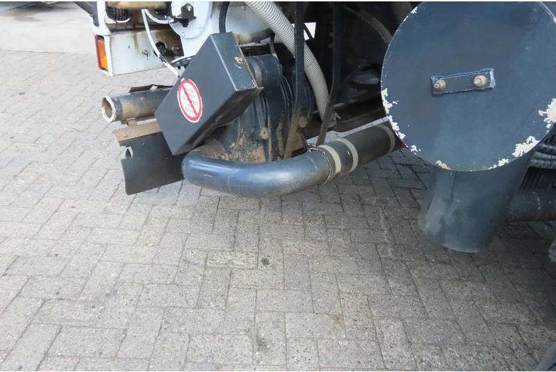 Tank truck Iveco Eurotrakker 410 8x4. Light damages, 100% all working. 100% drivable: picture 6