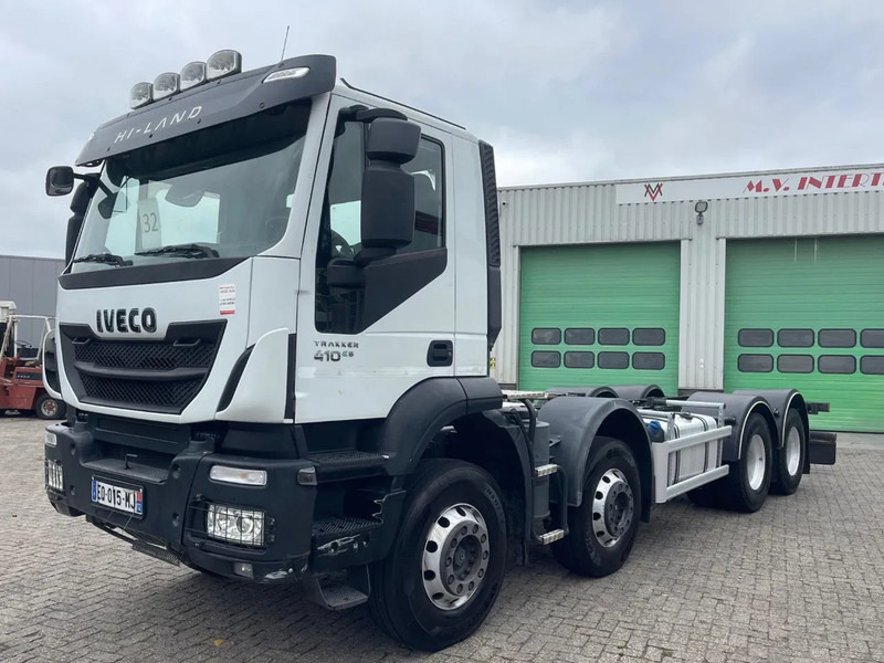 Iveco Trakker 410 PTO RETARDER, 8x4 , 442000 km! - Cab chassis truck: picture 1 Iveco Trakker 410 PTO RETARDER, 8x4 , 442000 km! - Cab chassis truck: picture 1