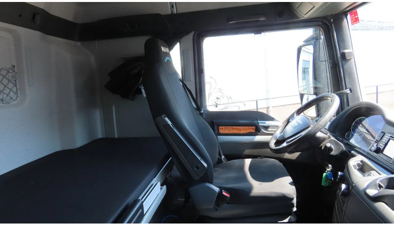 Curtainsider truck MAN TGX 26.480 446577 KM! RETARDER+ liftaxel + moving axel: picture 15