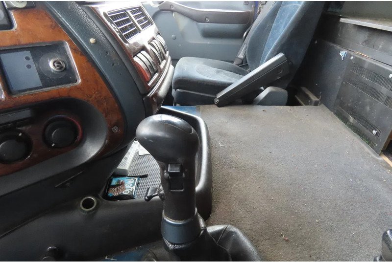 Tractor unit DAF XF 530 type E4, Manual!!!: picture 17