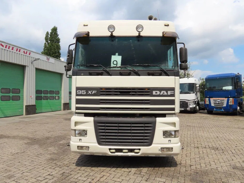 DAF XF 95.430 EURO4, Manual !, very clean truck - Tractor unit: picture 4 DAF XF 95.430 EURO4, Manual !, very clean truck - Tractor unit: picture 4