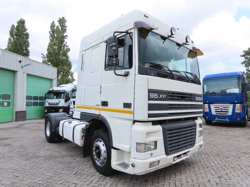 DAF XF 95.430 EURO4, Manual !, very clean truck - Tractor unit: picture 1 DAF XF 95.430 EURO4, Manual !, very clean truck - Tractor unit: picture 1