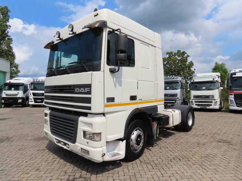 DAF XF 95.430 EURO4, Manual !, very clean truck - Tractor unit: picture 2 DAF XF 95.430 EURO4, Manual !, very clean truck - Tractor unit: picture 2