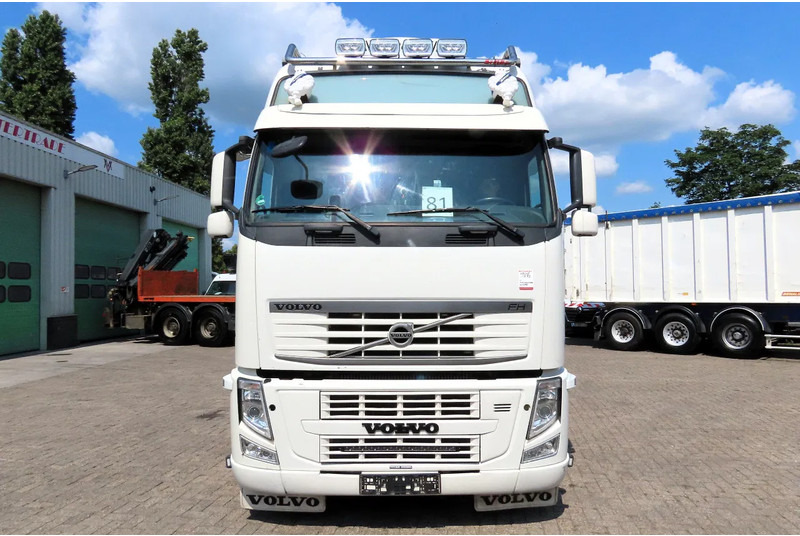 Volvo FH 460 vin: YV2AG20A6EB677978 2X FUEL TANK, PARKING CLIMA, FRIGO - Tractor unit: picture 4 Volvo FH 460 vin: YV2AG20A6EB677978 2X FUEL TANK, PARKING CLIMA, FRIGO - Tractor unit: picture 4