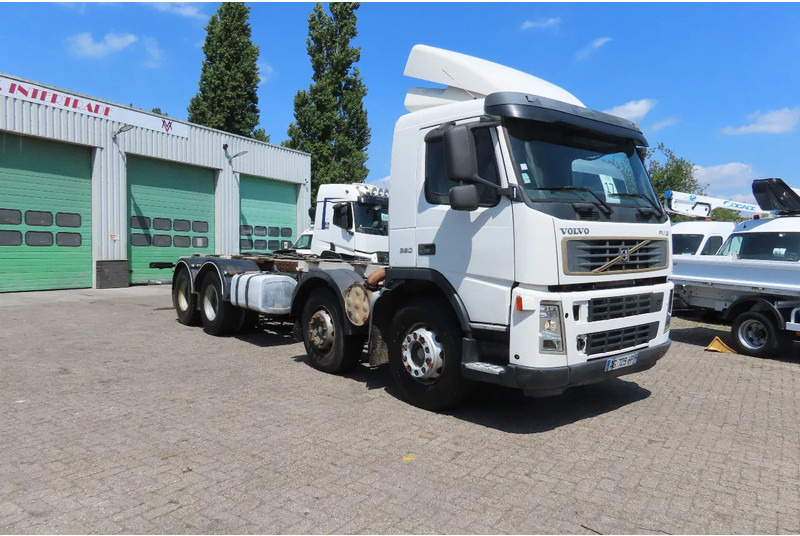 Volvo FM 380 8x4 FULL SPRING. 100% condition! - Cab chassis truck: picture 3 Volvo FM 380 8x4 FULL SPRING. 100% condition! - Cab chassis truck: picture 3