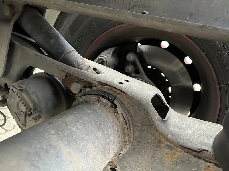 Container transporter/ Swap body semi-trailer Burg 25X 20FT ADR (EX/II, EX/III, FL, AT) Chassis, Empty weight : 3.690kg, SAF INTRADISC, 2x Liftaxle, NL-chassis: picture 19 Container transporter/ Swap body semi-trailer Burg 25X 20FT ADR (EX/II, EX/III, FL, AT) Chassis, Empty weight : 3.690kg, SAF INTRADISC, 2x Liftaxle, NL-chassis: picture 19