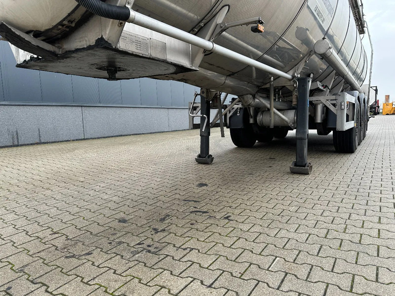 Tank semi-trailer for transportation of food Feldbinder FOOD / LEVENSMIDDELEN / LEBENSMITTEL / 33.500L / 3-COMP / PUMP / NL-trailer / APK: 05-2026: picture 15 Tank semi-trailer for transportation of food Feldbinder FOOD / LEVENSMIDDELEN / LEBENSMITTEL / 33.500L / 3-COMP / PUMP / NL-trailer / APK: 05-2026: picture 15