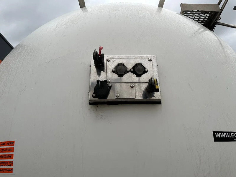 Tank semi-trailer for transportation of food Feldbinder FOOD / LEVENSMIDDELEN / LEBENSMITTEL / 33.500L / 3-COMP / PUMP / NL-trailer / APK: 05-2026: picture 13 Tank semi-trailer for transportation of food Feldbinder FOOD / LEVENSMIDDELEN / LEBENSMITTEL / 33.500L / 3-COMP / PUMP / NL-trailer / APK: 05-2026: picture 13