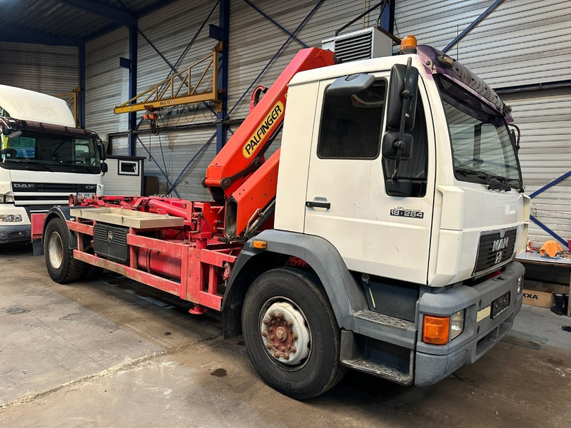 MAN 18.284 HOOKLIFT + CRANE PALFINGER PK 11001 A - STEEL SPRING / BLATT / LAMES - BE TRUCK - Hook lift truck, Crane truck: picture 1 MAN 18.284 HOOKLIFT + CRANE PALFINGER PK 11001 A - STEEL SPRING / BLATT / LAMES - BE TRUCK - Hook lift truck, Crane truck: picture 1