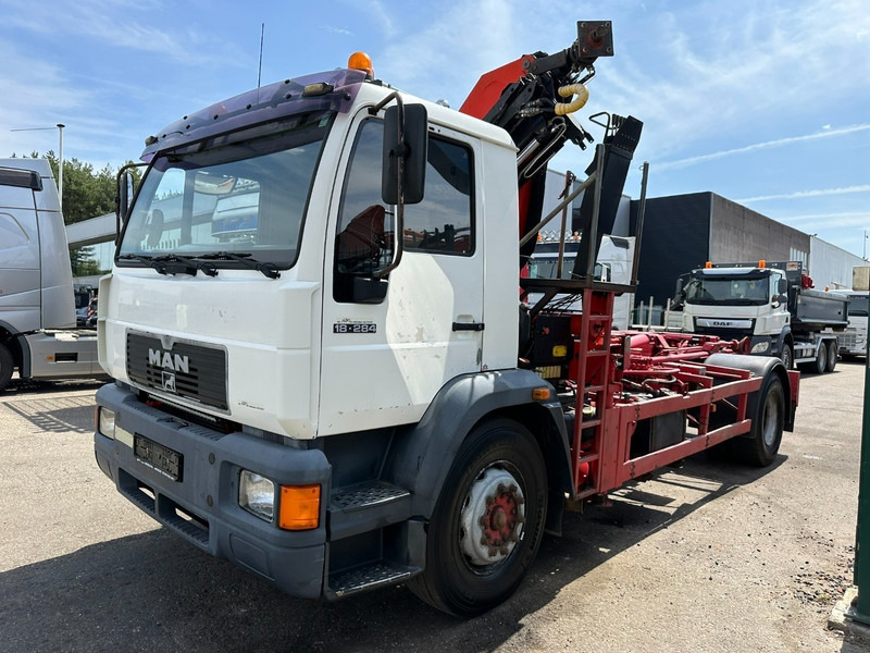 MAN 18.284 HOOKLIFT + CRANE PALFINGER PK 11001 A - TÜV 05/2026 - STEEL SPRING / BLATT / LAMES - BE TRUCK - Hook lift truck, Crane truck: picture 4 MAN 18.284 HOOKLIFT + CRANE PALFINGER PK 11001 A - TÜV 05/2026 - STEEL SPRING / BLATT / LAMES - BE TRUCK - Hook lift truck, Crane truck: picture 4