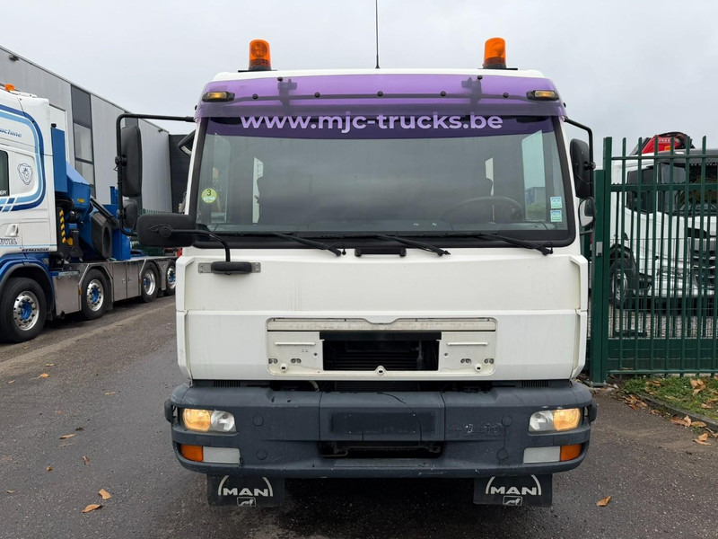 MAN LE 8.180 CLOSED BOX / KOFFER - DOKA - MANUAL GEARBOX - *248.000km* - STEEL SPRING / BLATT / LAMES - BE TRUCK - Box truck: picture 2 MAN LE 8.180 CLOSED BOX / KOFFER - DOKA - MANUAL GEARBOX - *248.000km* - STEEL SPRING / BLATT / LAMES - BE TRUCK - Box truck: picture 2