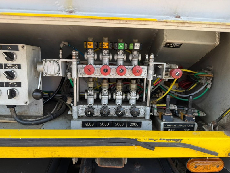 Tank truck Mercedes-Benz ANTOS 2632 6x2 FUEL TANKER 16.000L - 4 COMP - DIESEL / PETROL - RETARDER - EURO 6 - LIFT / STEERING AXLE - *FULL AIR* - BE TRUCK: picture 11