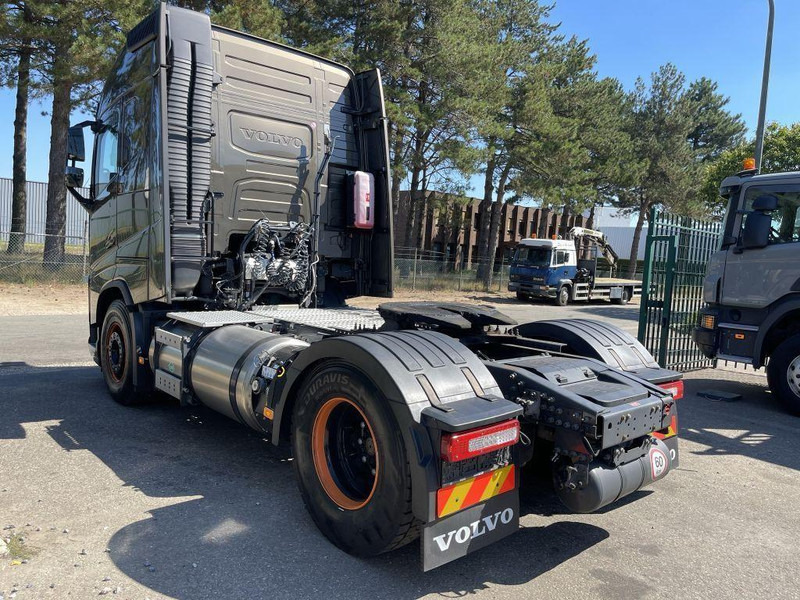 Volvo FH 460 LNG GAS ADR - ACC - Dynamic Steering - I-park Cool - Lane Keeping Support - collision warning - leather - ... BE Truck - Tractor unit: picture 4 Volvo FH 460 LNG GAS ADR - ACC - Dynamic Steering - I-park Cool - Lane Keeping Support - collision warning - leather - ... BE Truck - Tractor unit: picture 4