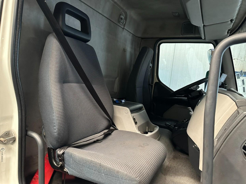 Refrigerator truck Volvo FL 240 - 16T FRIGO CARRIER SUPRA 750 Mt - BI-TEMPERATURE - EURO 5 - A/C - BELGIAN TRUCK: picture 19 Refrigerator truck Volvo FL 240 - 16T FRIGO CARRIER SUPRA 750 Mt - BI-TEMPERATURE - EURO 5 - A/C - BELGIAN TRUCK: picture 19