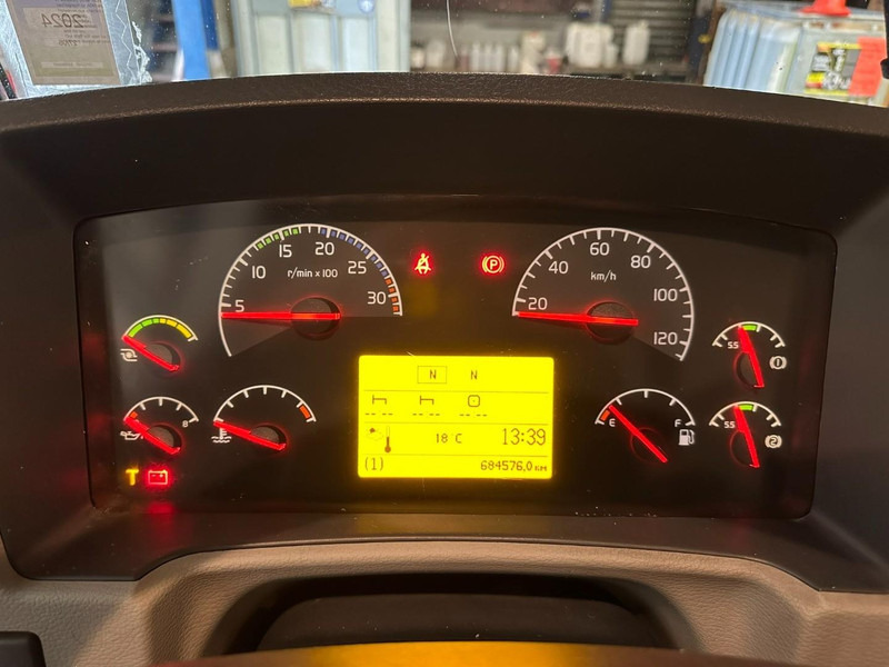 Refrigerator truck Volvo FL 240 - 16T FRIGO CARRIER SUPRA 750 Mt - BI-TEMPERATURE - EURO 5 - A/C - BELGIAN TRUCK: picture 10 Refrigerator truck Volvo FL 240 - 16T FRIGO CARRIER SUPRA 750 Mt - BI-TEMPERATURE - EURO 5 - A/C - BELGIAN TRUCK: picture 10