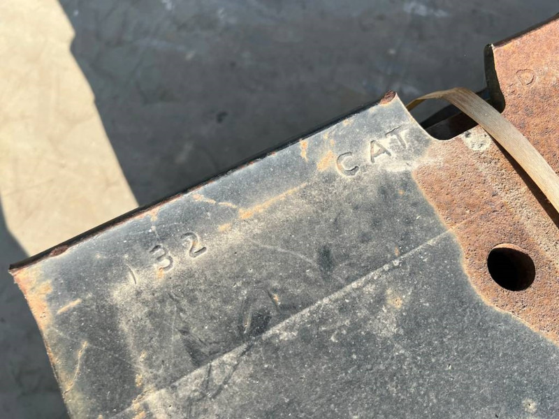 Cat 330C / 330D / 336D / 336E / 336F Shoes - Attachment for Construction machinery: picture 2 Cat 330C / 330D / 336D / 336E / 336F Shoes - Attachment for Construction machinery: picture 2