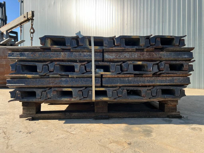 Cat 330C / 330D / 336D / 336E / 336F Shoes - Attachment for Construction machinery: picture 4 Cat 330C / 330D / 336D / 336E / 336F Shoes - Attachment for Construction machinery: picture 4