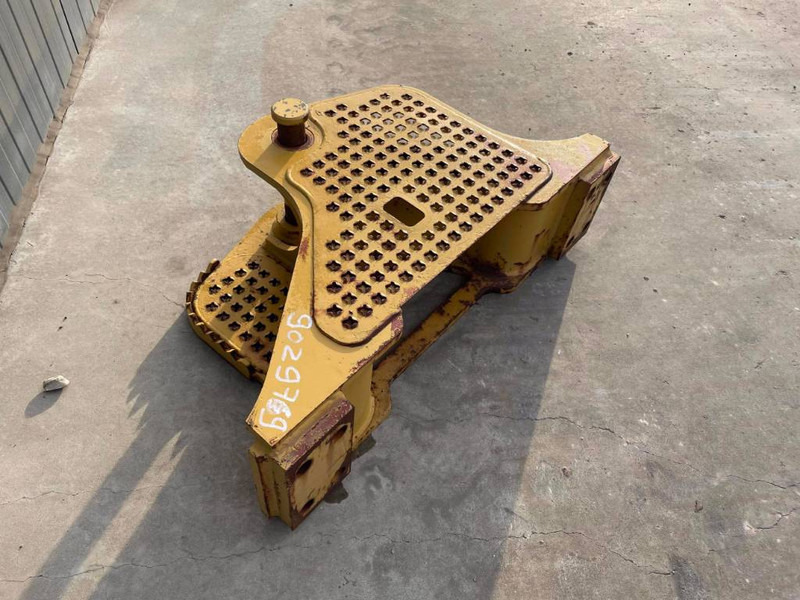 Cat D4 NG Zugtraverse - Attachment for Construction machinery: picture 3 Cat D4 NG Zugtraverse - Attachment for Construction machinery: picture 3