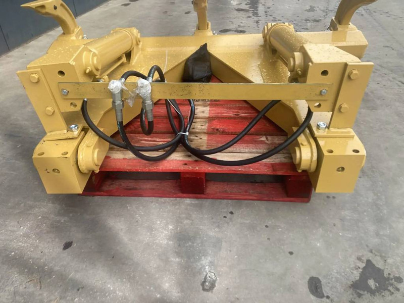 Cat D5M Ripper - Attachment for Construction machinery: picture 4 Cat D5M Ripper - Attachment for Construction machinery: picture 4