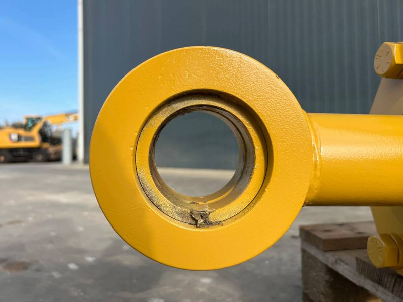 Cat D8 Cylinder - Attachment for Construction machinery: picture 4 Cat D8 Cylinder - Attachment for Construction machinery: picture 4