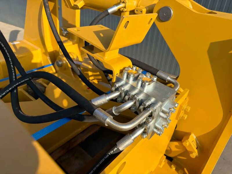 Cat D8GC Multi Shank Ripper - Attachment for Construction machinery: picture 4 Cat D8GC Multi Shank Ripper - Attachment for Construction machinery: picture 4