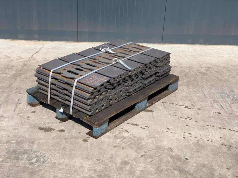 Case CX290 / CX300 Shoes/Pads - Frame/ Chassis for Construction machinery: picture 1 Case CX290 / CX300 Shoes/Pads - Frame/ Chassis for Construction machinery: picture 1