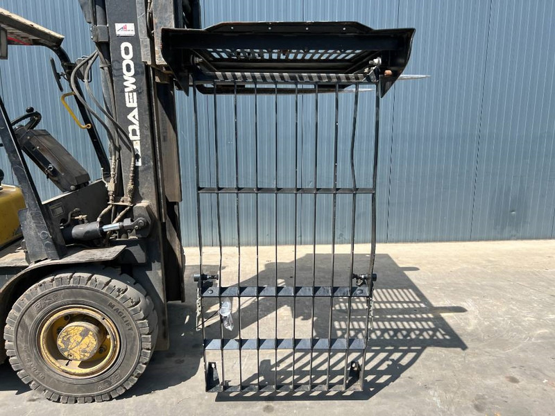 Cat 313E / 320F / 323E / 325F / 329E / 330F / 336E / 3 - Cab and interior for Construction machinery: picture 3 Cat 313E / 320F / 323E / 325F / 329E / 330F / 336E / 3 - Cab and interior for Construction machinery: picture 3