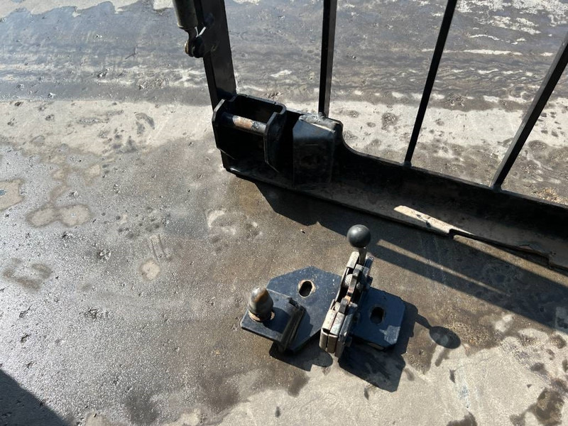 Cat 313E / 320F / 323E / 325F / 329E / 330F / 336E / 3 - Cab and interior for Construction machinery: picture 5 Cat 313E / 320F / 323E / 325F / 329E / 330F / 336E / 3 - Cab and interior for Construction machinery: picture 5