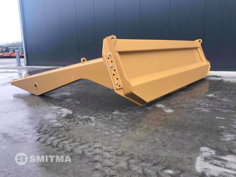 Cat 745C - Tail lift for Construction machinery: picture 2 Cat 745C - Tail lift for Construction machinery: picture 2