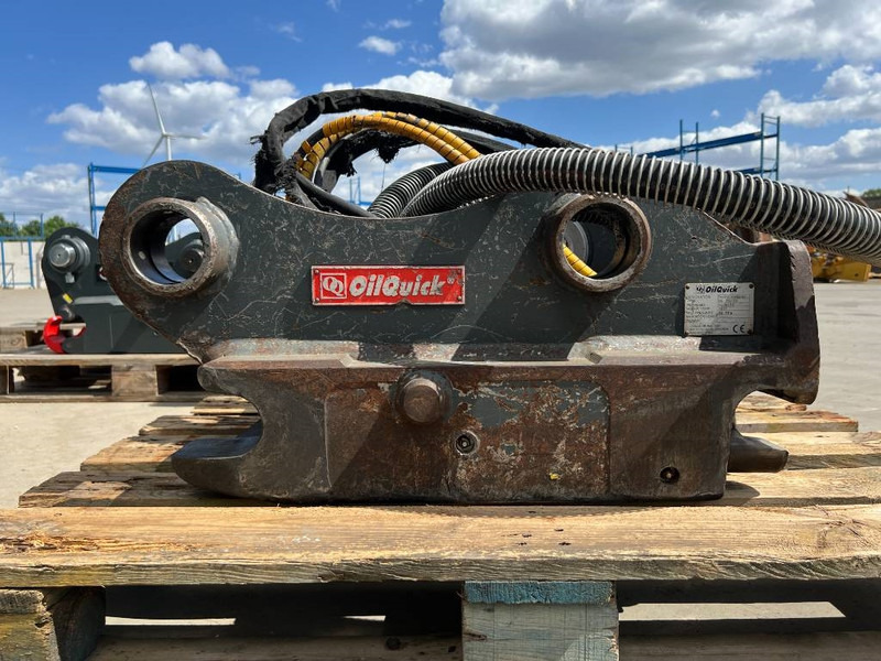 OilQuick OQ70/55 - EC210 / EC220 - Quick coupler for Construction machinery: picture 4 OilQuick OQ70/55 - EC210 / EC220 - Quick coupler for Construction machinery: picture 4