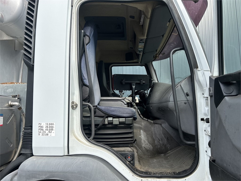 Asphalt distributor for transportation of bitumen Renault Rincheval - 12.000 Liter: picture 17 Asphalt distributor for transportation of bitumen Renault Rincheval - 12.000 Liter: picture 17