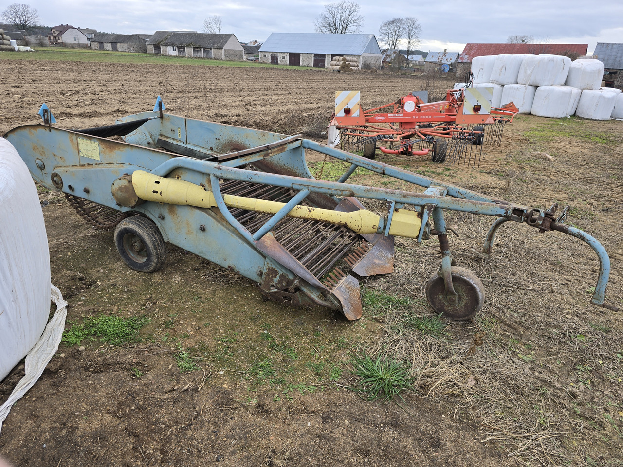 Agromet kopaczka do ziemniaków - Potato harvester: picture 1 Agromet kopaczka do ziemniaków - Potato harvester: picture 1