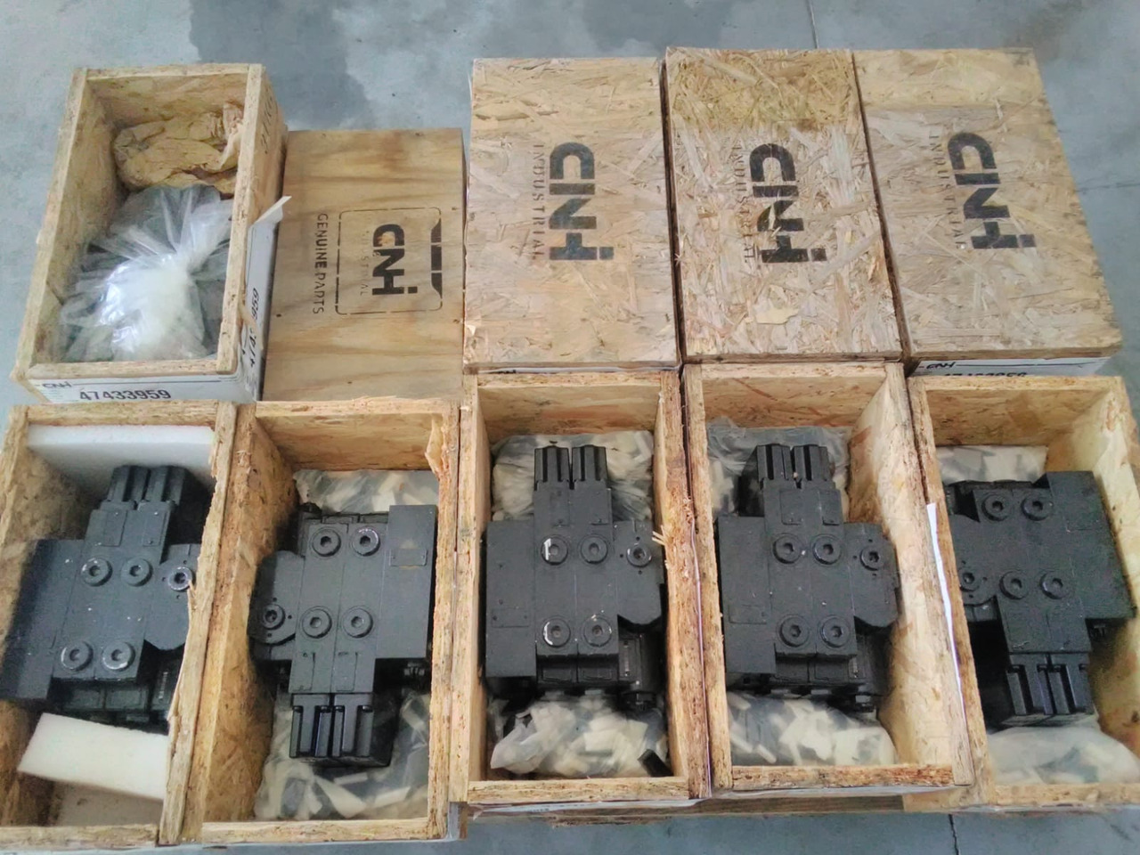 CNH 47433959 - Valve for Agricultural machinery: picture 1 CNH 47433959 - Valve for Agricultural machinery: picture 1