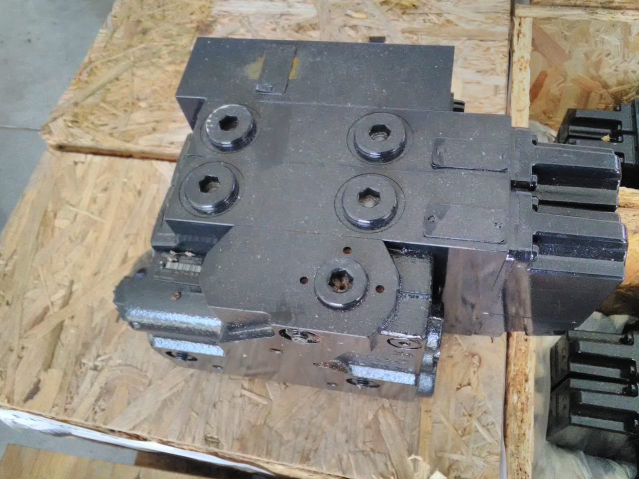 CNH 47433959 - Hydraulic valve for Agricultural machinery: picture 3 CNH 47433959 - Hydraulic valve for Agricultural machinery: picture 3