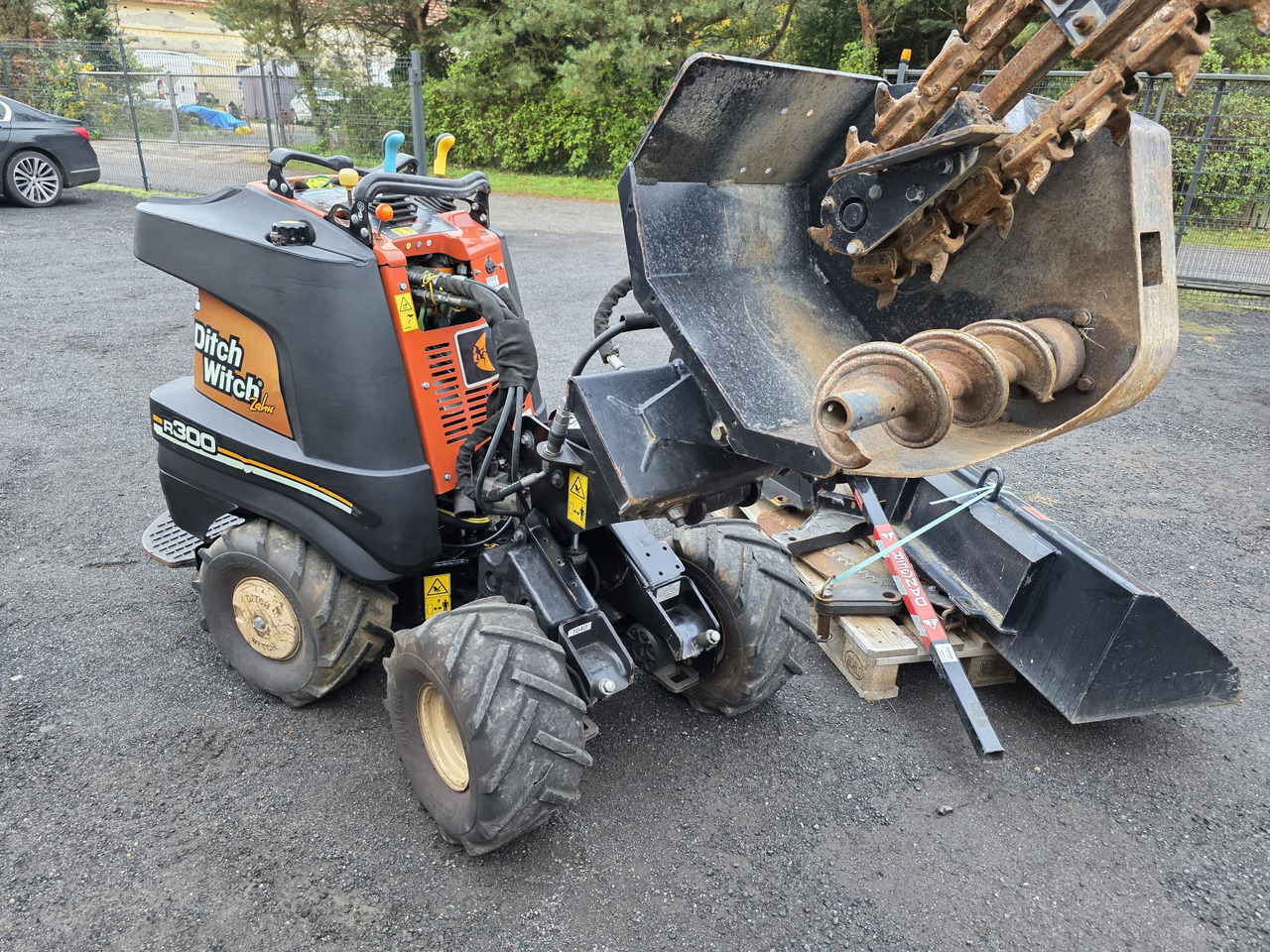 Ditch Witch R300 - Mini excavator: picture 5 Ditch Witch R300 - Mini excavator: picture 5