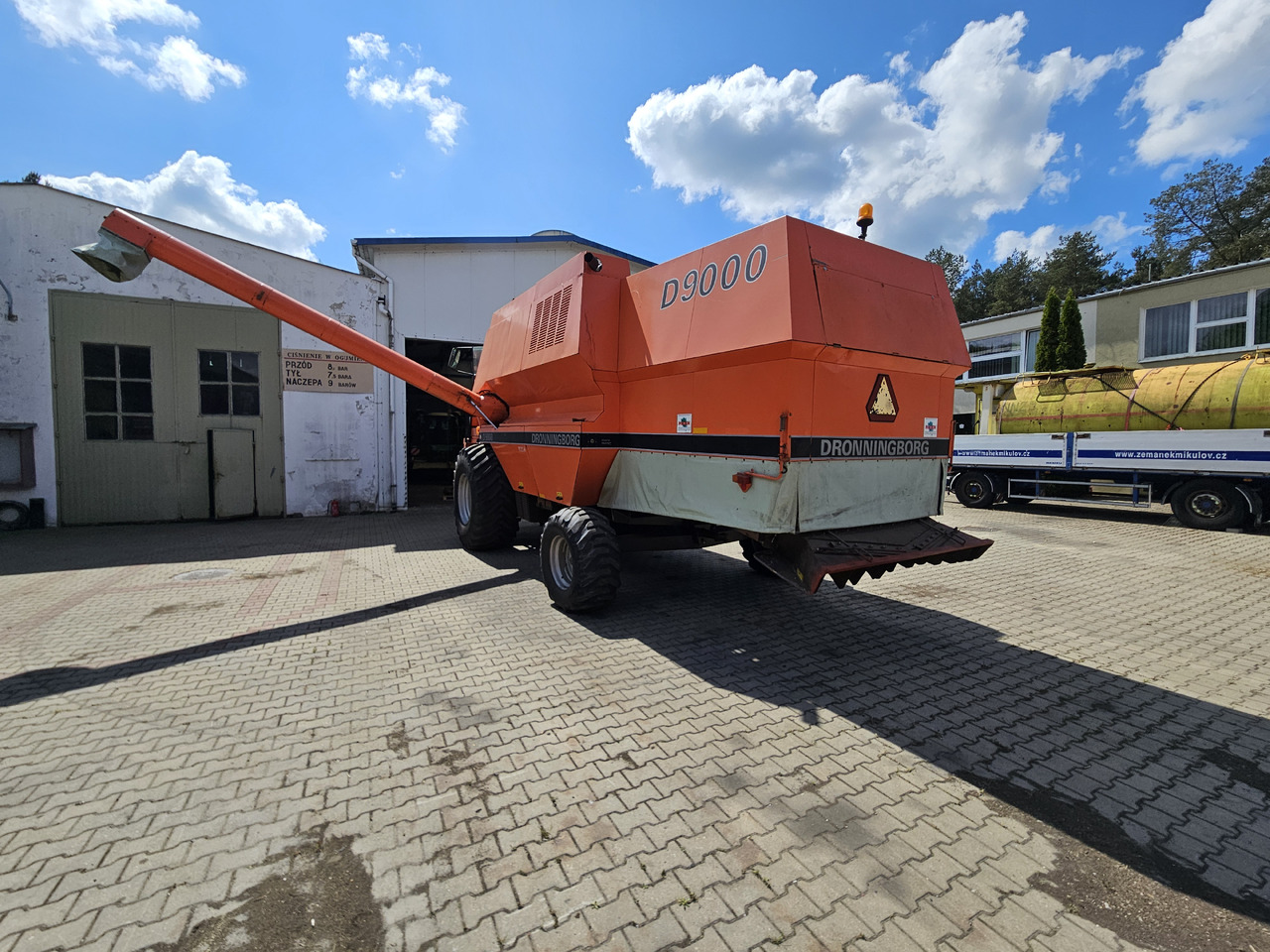 Dronningborg D9000 - Combine harvester: picture 4 Dronningborg D9000 - Combine harvester: picture 4