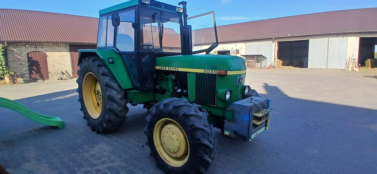 JOHN DEERE 3030E - Farm tractor: picture 1 JOHN DEERE 3030E - Farm tractor: picture 1