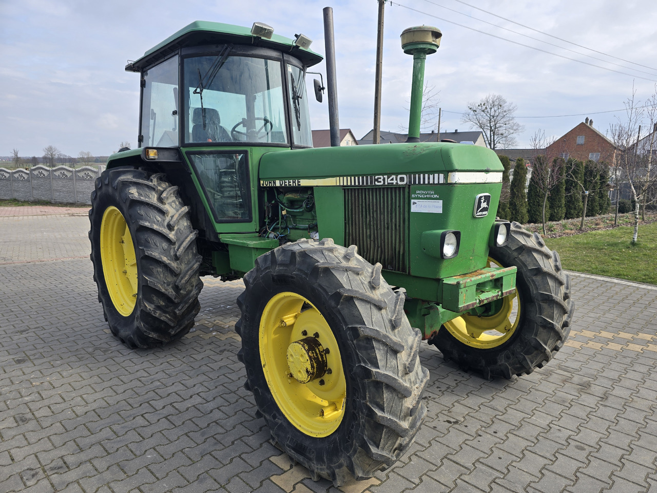 Farm tractor JOHN DEERE 3140: picture 1