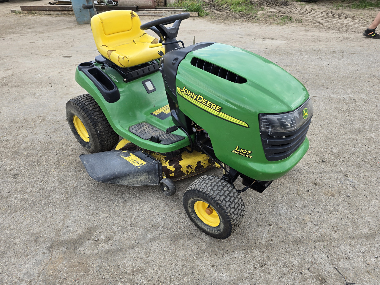 JOHN DEERE L107 Automatic - Garden mower: picture 1 JOHN DEERE L107 Automatic - Garden mower: picture 1