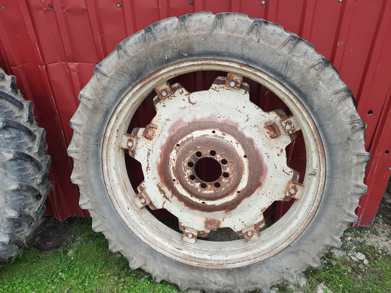KLEBER Super 3 11.2 R44 - Wheel and tire package for Agricultural machinery: picture 4 KLEBER Super 3 11.2 R44 - Wheel and tire package for Agricultural machinery: picture 4