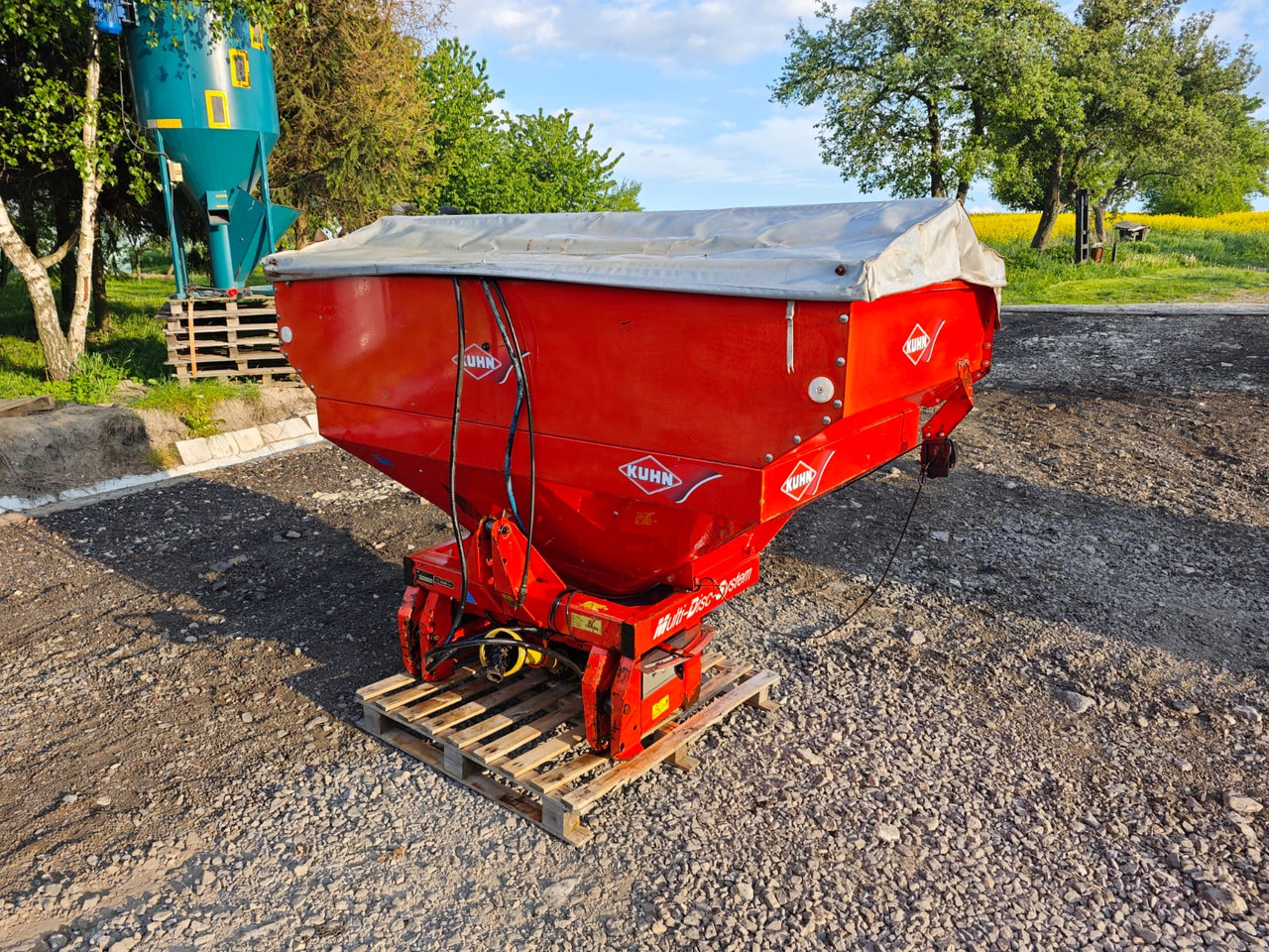Fertilizer spreader KUHN MDS 921 Multi-Disc-System 1700 L: picture 1