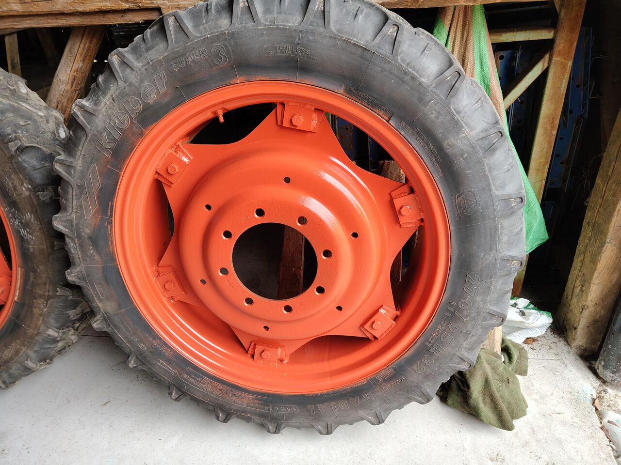 Kleber, Taurus 11.2 R32 (270/95 R32), 9.5 R48 - Wheel and tire package for Agricultural machinery: picture 4 Kleber, Taurus 11.2 R32 (270/95 R32), 9.5 R48 - Wheel and tire package for Agricultural machinery: picture 4