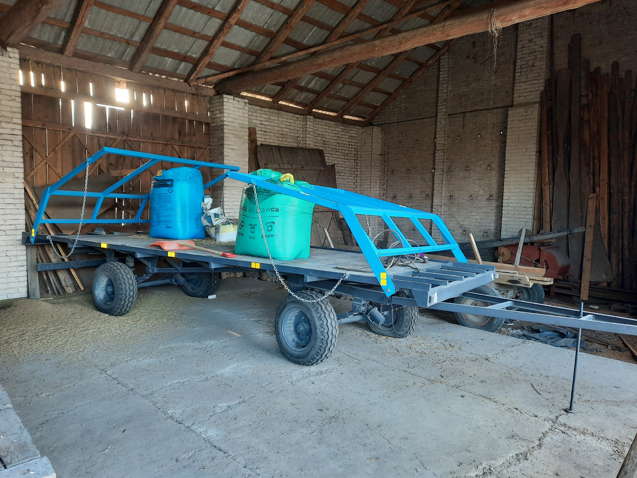 Przyczepa do bel balotów/ słomy - Farm trailer: picture 1 Przyczepa do bel balotów/ słomy - Farm trailer: picture 1