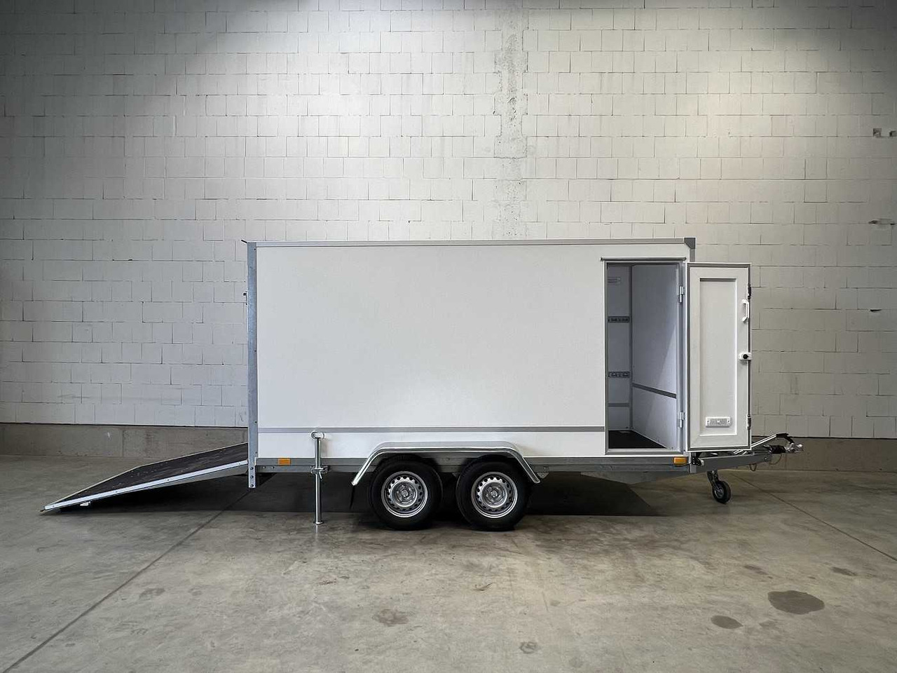 BLYSS F2736HTD Rampe Seitentür Kofferanhänger - Closed box trailer: picture 1 BLYSS F2736HTD Rampe Seitentür Kofferanhänger - Closed box trailer: picture 1