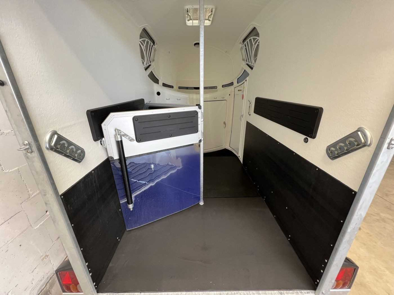 New Horse trailer BOECKMANN Neo SKA WCF Kabel V Pferdeanhänger: picture 12