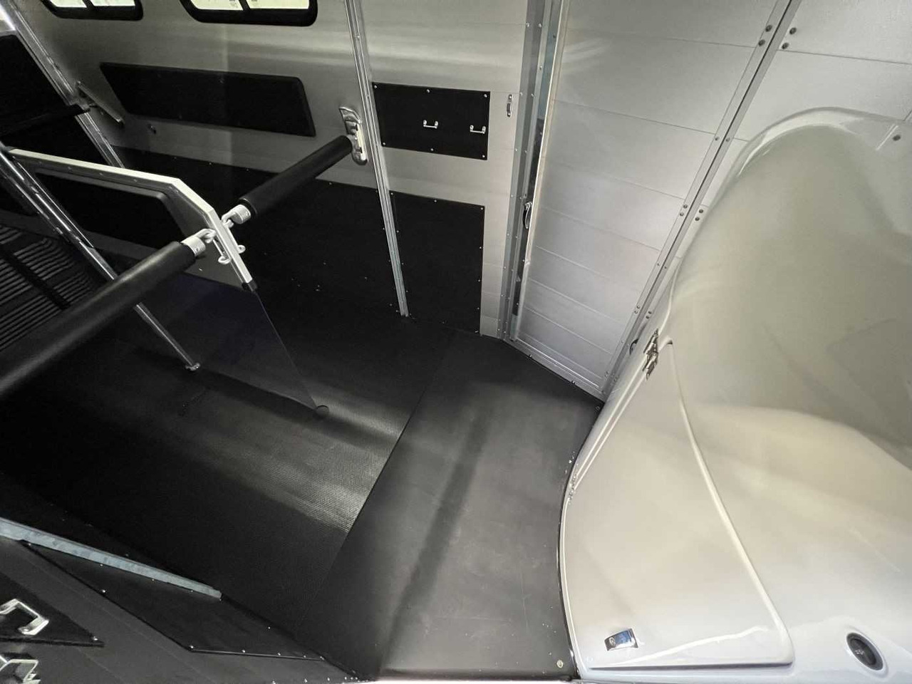 New Horse trailer BOECKMANN Portax L E Pferdeanhänger: picture 25